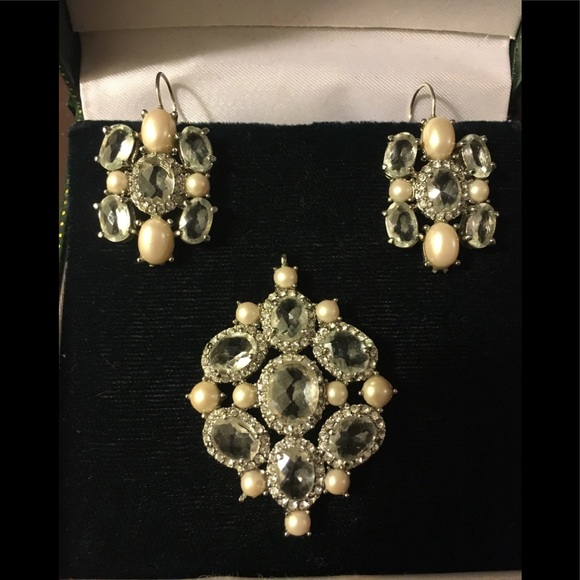 Jewelry - Genuine blue topaz earrings and pendant